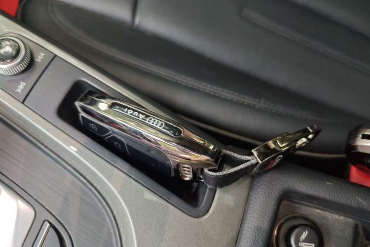 Used Audi A4L 2019 40 TFSI Ambition China VI Vehicle Key