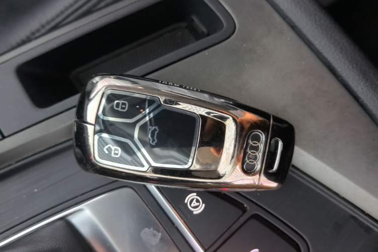 Used Audi A4L 2019 40 TFSI Ambition China VI Vehicle Key
