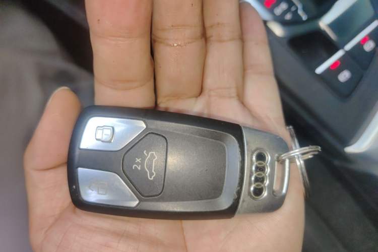 Used Audi A4L 2019 40 TFSI Sporty Version China VI Vehicle Key