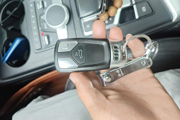 Used Audi A4L 2019 40 TFSI Fashion Edition China VI Emission Standard Vehicle Key
