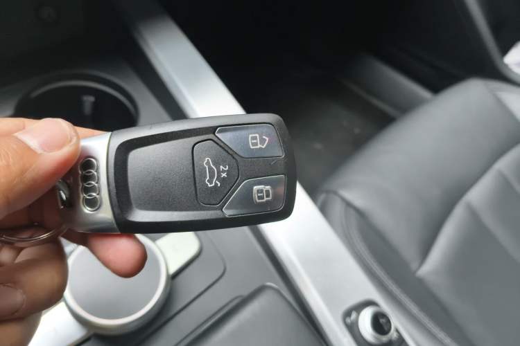 Used Audi A4L 2019 40 TFSI Fashion Edition China VI Emission Standard Vehicle Key