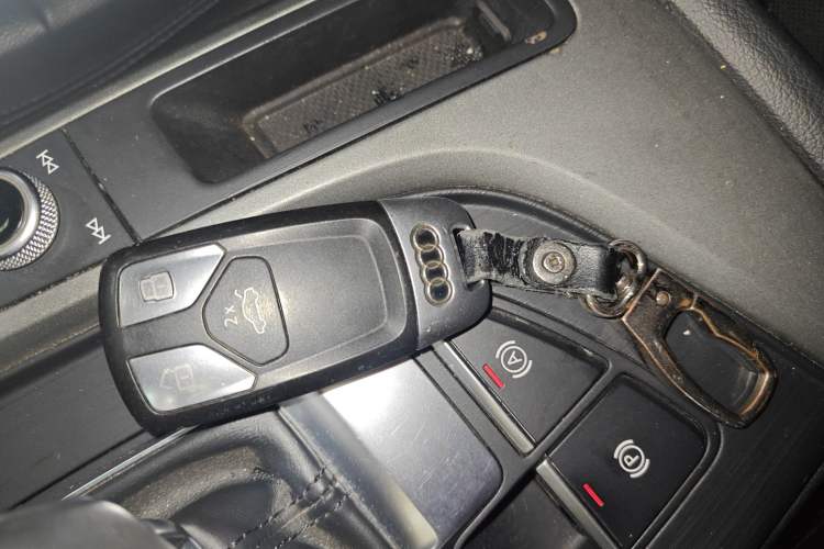 Used Audi A4L 2019 40 TFSI Ambition China VI Vehicle Key