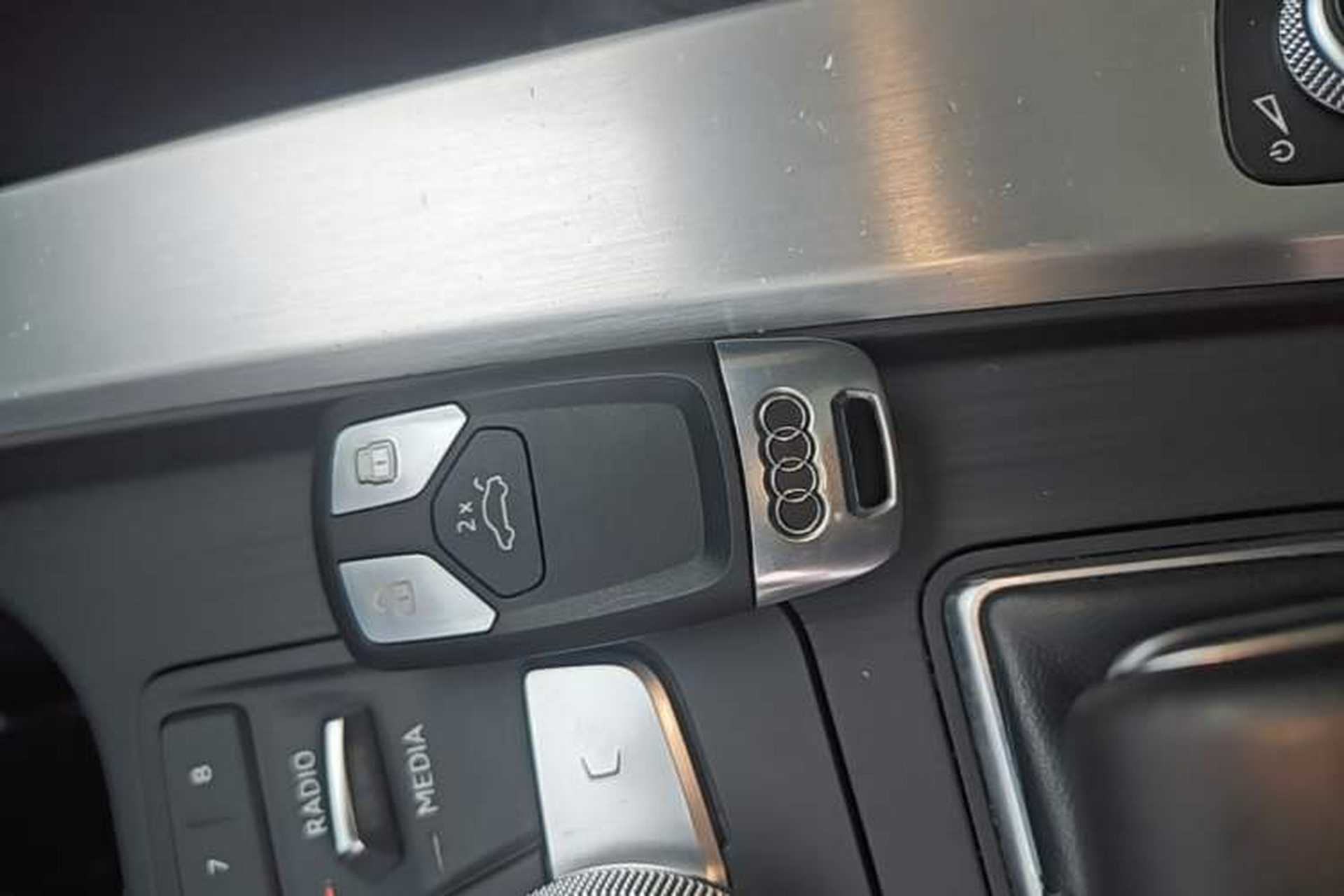 Used Audi A4L 2019 40 TFSI Fashion Edition China VI Emission Standard Vehicle Key
