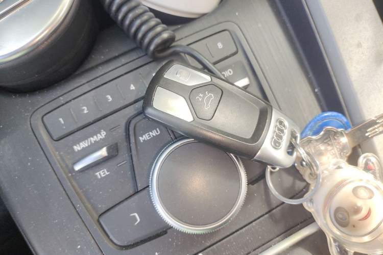 Used Audi A4L 2019 40 TFSI Ambition China VI Vehicle Key
