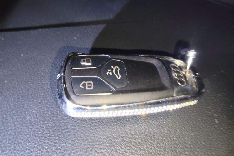 Used Audi A4L 2019 40 TFSI Fashion Edition China VI Emission Standard Vehicle Key