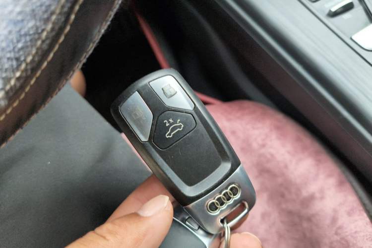 Used Audi A4L 2019 40 TFSI Fashion Edition China VI Emission Standard Vehicle Key