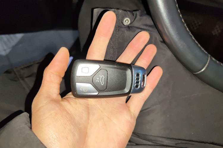 Used Audi A4L 2019 40 TFSI Ambition China VI Vehicle Key