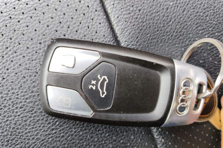 Used Audi A4L 2019 40 TFSI Ambition China VI Vehicle Key