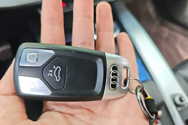 Used Audi A4L 2019 40 TFSI Fashion Edition China VI Emission Standard Vehicle Key