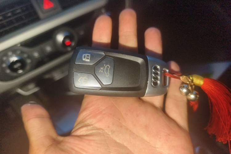 Used Audi A4L 2019 40 TFSI Ambition China VI Vehicle Key