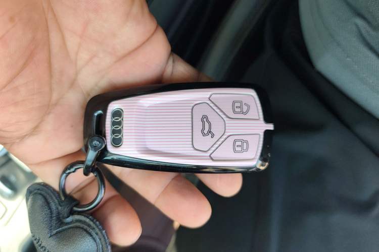 Used Audi A4L 2019 40 TFSI Fashion Edition China VI Emission Standard Vehicle Key