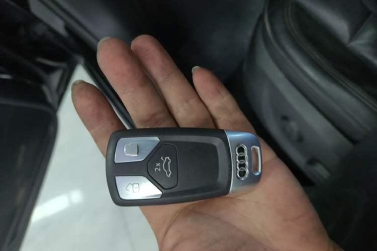 Used Audi A4L 2019 40 TFSI Fashion Edition China VI Emission Standard Vehicle Key