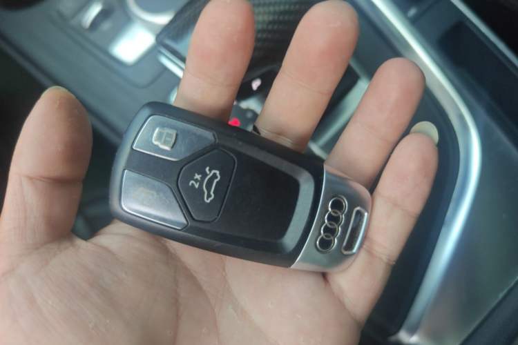 Used Audi A4L 2019 40 TFSI Fashion Edition China VI Emission Standard Vehicle Key
