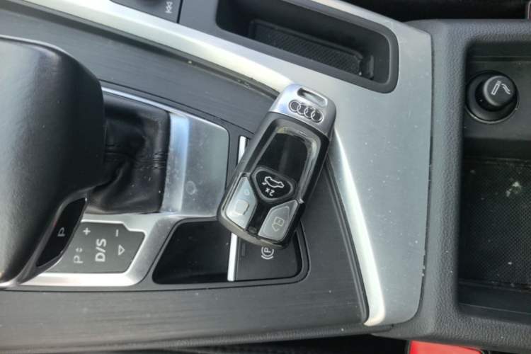 Used Audi A4L 2019 40 TFSI Fashion Edition China VI Emission Standard Vehicle Key