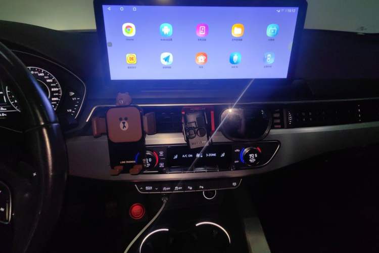 Used Audi A4L 2019 40 TFSI Fashion Edition China VI Emission Standard Audio And AC Panel