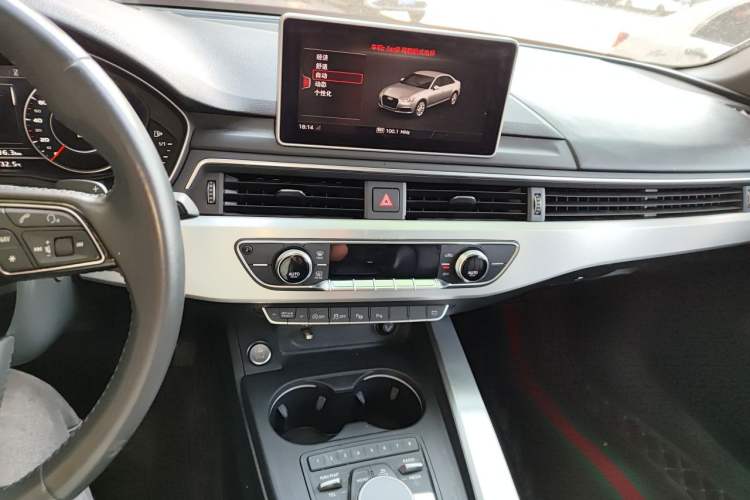 Used Audi A4L 2019 40 TFSI Fashion Version China V Audio And AC Panel