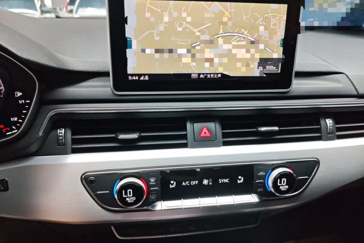 Used Audi A4L 2019 40 TFSI Fashion Edition China VI Emission Standard Audio And AC Panel