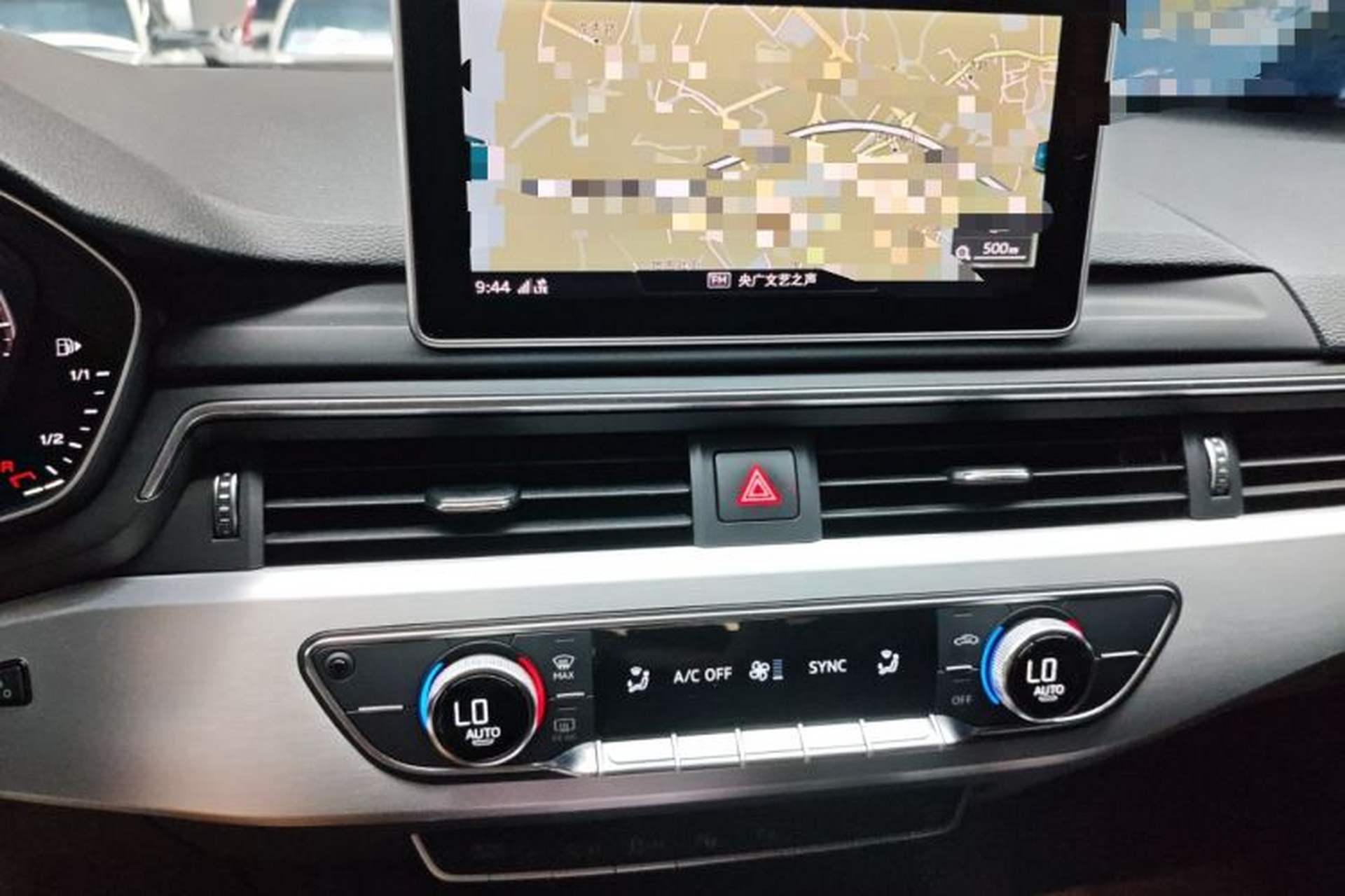 Used Audi A4L 2019 40 TFSI Fashion Edition China VI Emission Standard Audio And AC Panel