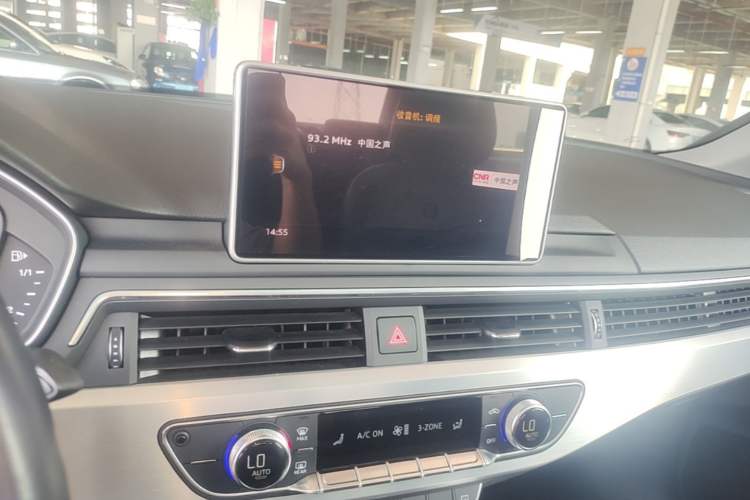 Used Audi A4L 2019 40 TFSI Fashion Version China V Audio And AC Panel