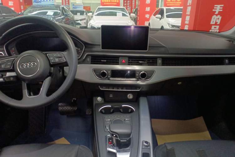 Used Audi A4L 2019 40 TFSI Fashion Edition China VI Emission Standard Audio And AC Panel
