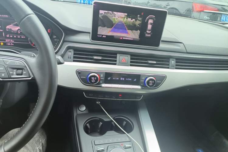 Used Audi A4L 2019 40 TFSI Fashion Version China V Audio And AC Panel