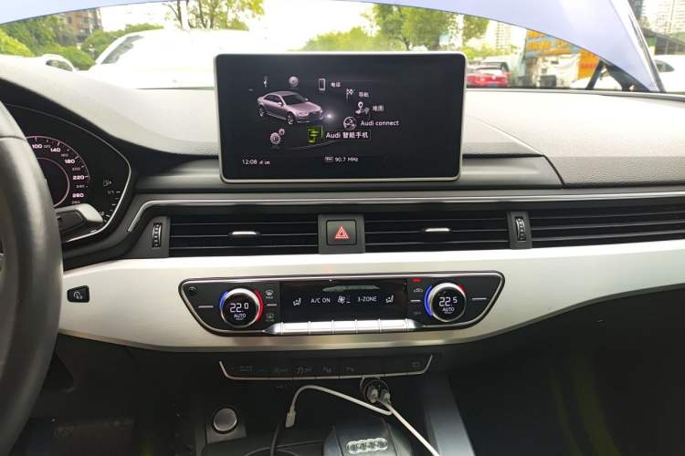 Used Audi A4L 2019 40 TFSI Fashion Version China V Audio And AC Panel