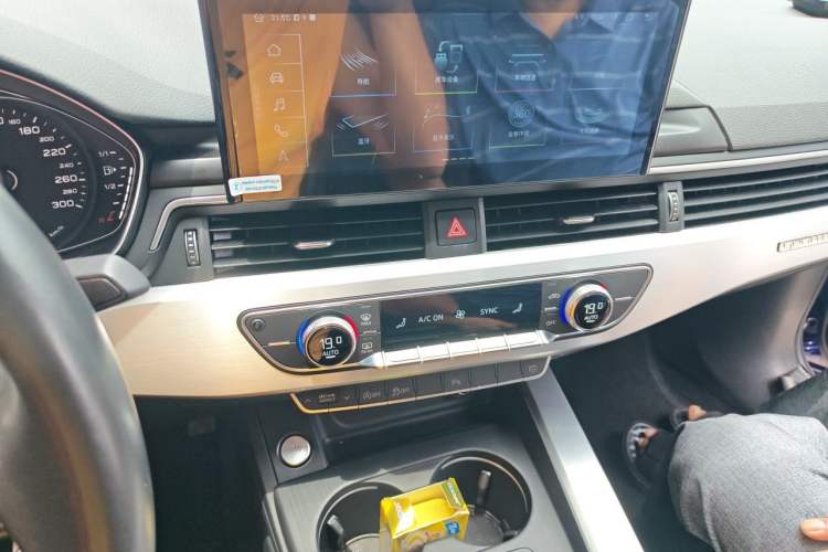 Used Audi A4L 2019 45 TFSI quattro Individual Sport Edition China VI Audio And AC Panel