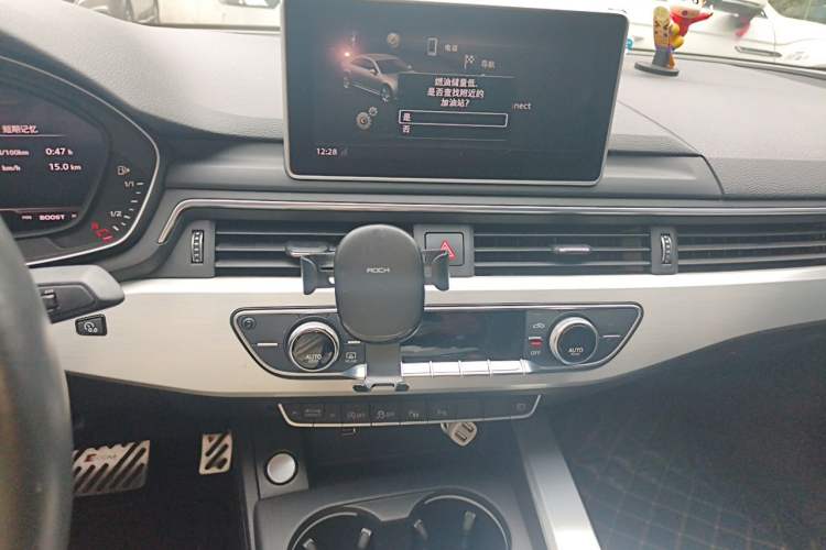 Used Audi A4L 2019 40 TFSI Fashion Edition China VI Emission Standard Audio And AC Panel