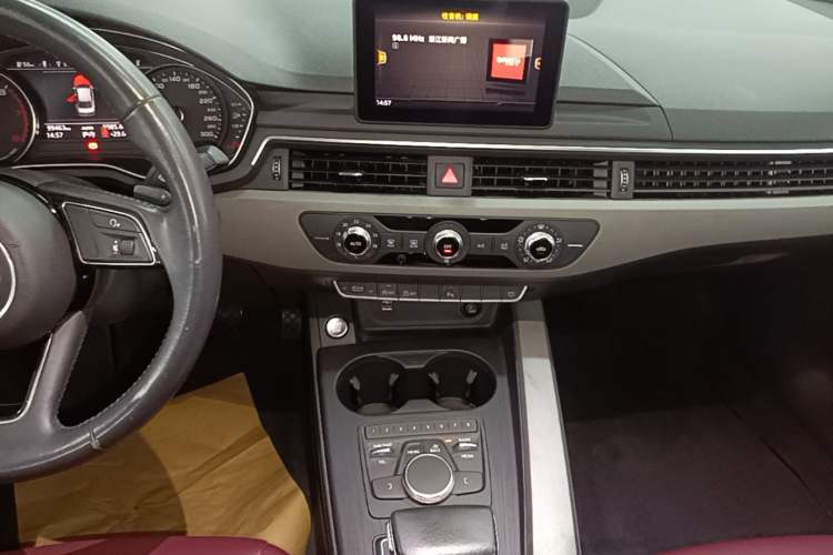 Used Audi A4L 2019 40 TFSI Ambition China VI Audio And AC Panel