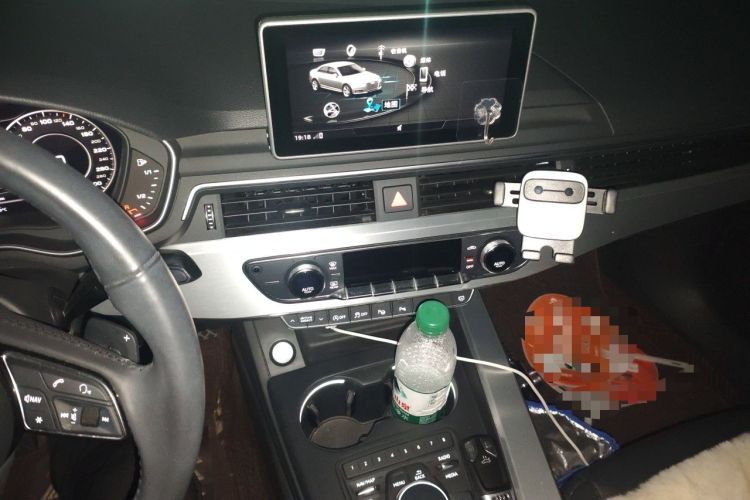 Used Audi A4L 2019 40 TFSI Fashion Edition China VI Emission Standard Audio And AC Panel