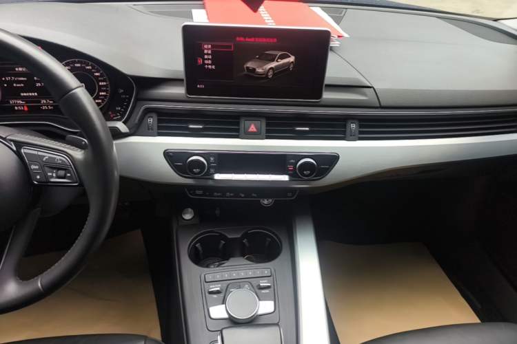 Used Audi A4L 2019 40 TFSI Fashion Edition China VI Emission Standard Audio And AC Panel