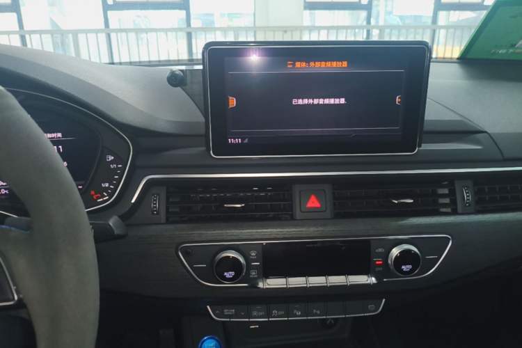 Used Audi A4L 2019 40 TFSI Fashion Version China V Audio And AC Panel