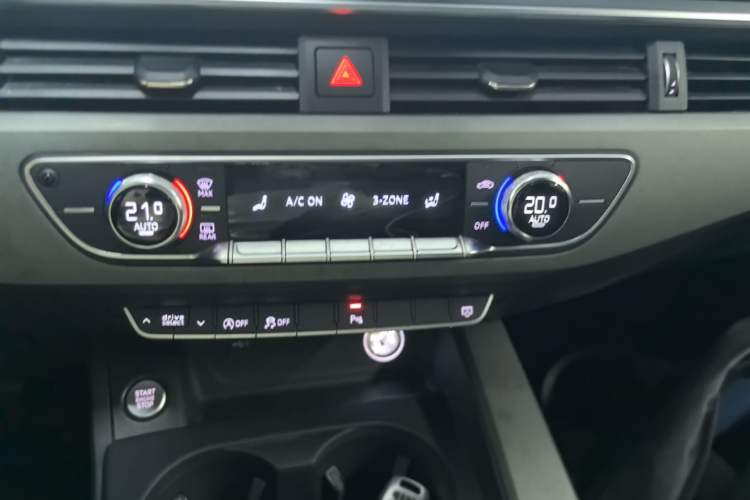 Used Audi A4L 2019 40 TFSI Ambition China VI Audio And AC Panel