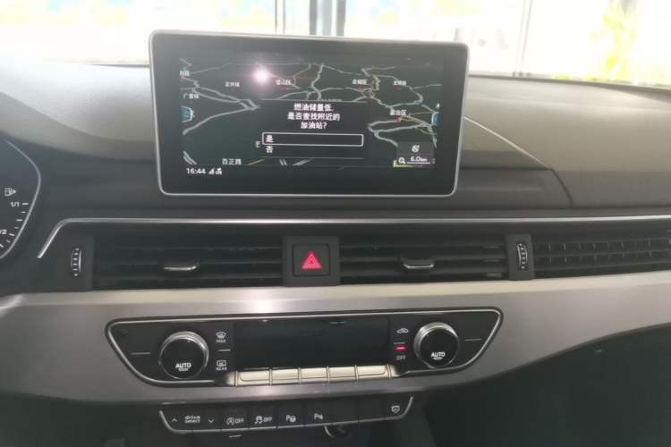 Used Audi A4L 2019 40 TFSI Fashion Edition China VI Emission Standard Audio And AC Panel