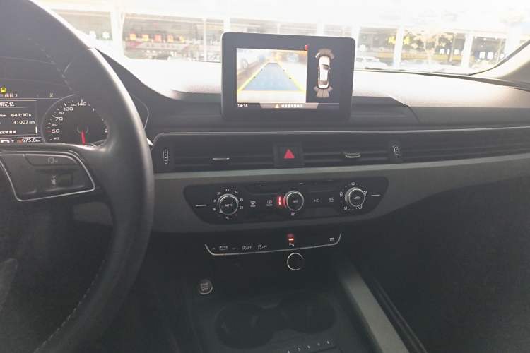 Used Audi A4L 2019 40 TFSI Ambition China VI Audio And AC Panel