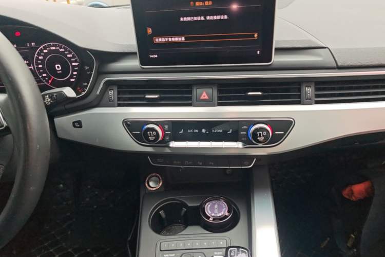 Used Audi A4L 2019 40 TFSI Fashion Edition China VI Emission Standard Audio And AC Panel