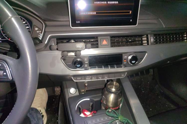 Used Audi A4L 2019 40 TFSI Fashion Edition China VI Emission Standard Audio And AC Panel