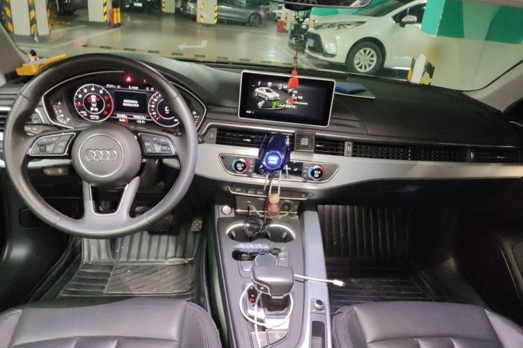 Used Audi A4L 2019 40 TFSI Fashion Edition China VI Emission Standard Center Console