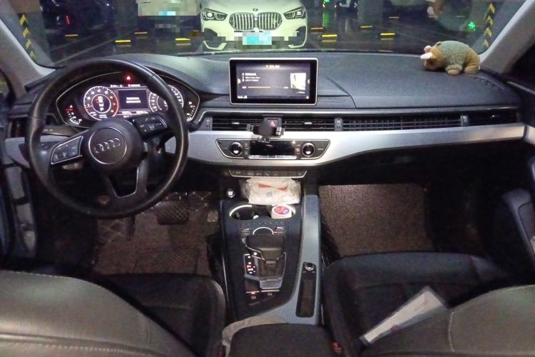 Used Audi A4L 2019 40 TFSI Fashion Version China V Center Console