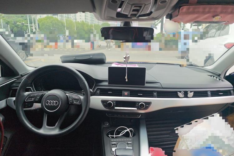 Used Audi A4L 2019 40 TFSI Fashion Edition China VI Emission Standard Center Console