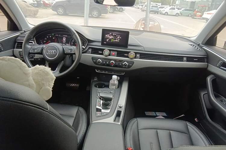 Used Audi A4L 2019 40 TFSI Ambition Version China V Center Console
