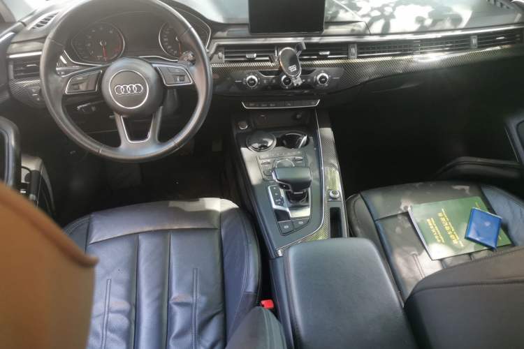 Used Audi A4L 2019 40 TFSI Ambition China VI Center Console