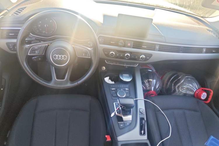 Used Audi A4L 2019 40 TFSI Ambition China VI Center Console