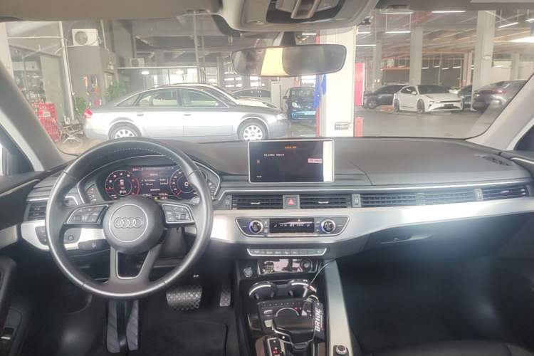 Used Audi A4L 2019 40 TFSI Fashion Version China V Center Console
