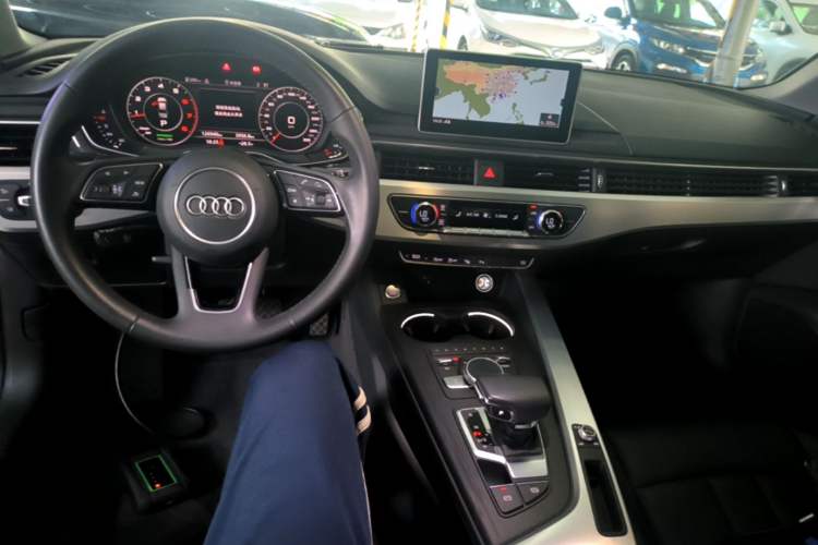 Used Audi A4L 2019 40 TFSI Fashion Version China V Center Console