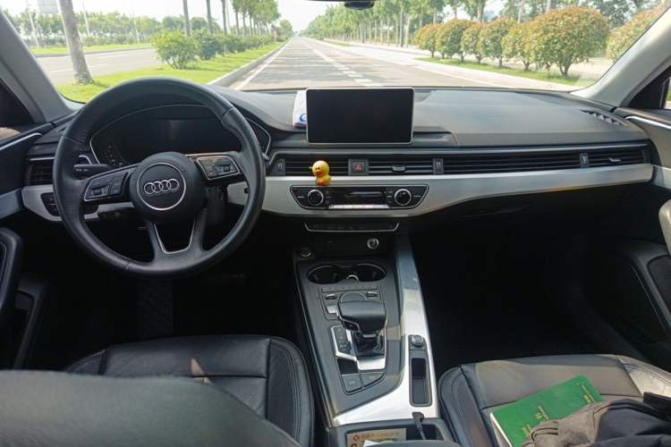 Used Audi A4L 2019 40 TFSI Fashion Edition China VI Emission Standard Center Console