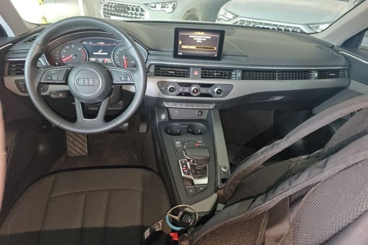 Used Audi A4L 2019 40 TFSI Ambition China VI Center Console