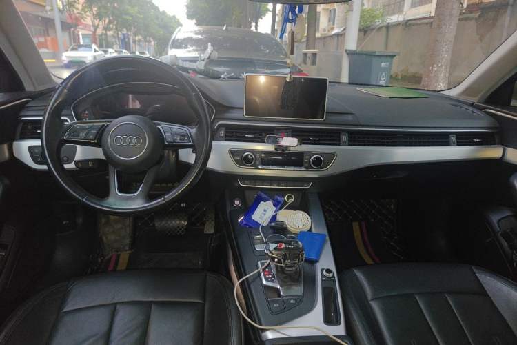 Used Audi A4L 2019 40 TFSI Fashion Edition China VI Emission Standard Center Console