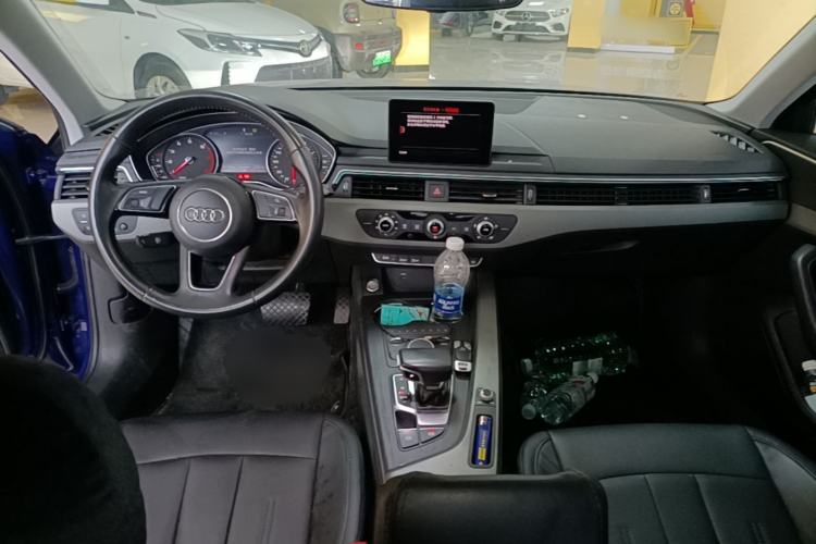 Used Audi A4L 2019 40 TFSI Ambition China VI Center Console