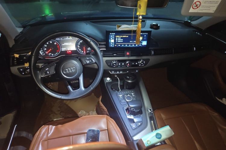 Used Audi A4L 2019 40 TFSI Ambition China VI Center Console